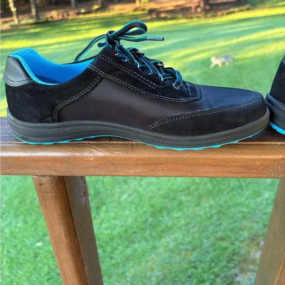 Women’s SAS Black and Blue Sneakers with Lace-Up Design - Picture 5 of 9